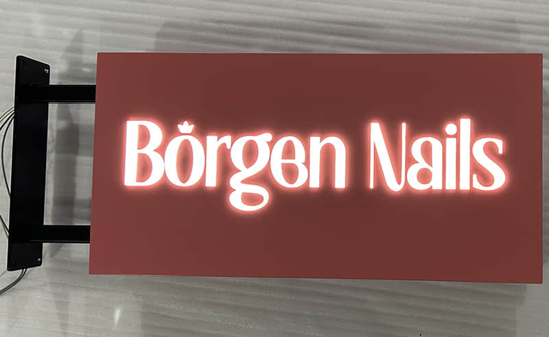 Cantilver lightbox