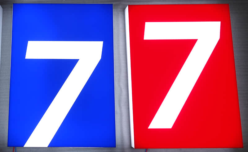 Frontlit acrylic letters